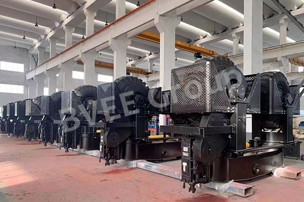 Hook beam spreader
